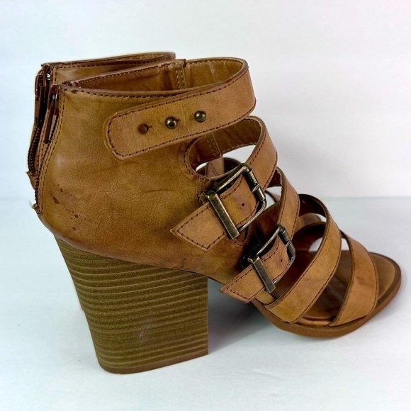MUDD Smooth Faux Leather Caged Strappy Buckled Block Heel Sandals, size 8 - Picture 8 of 11